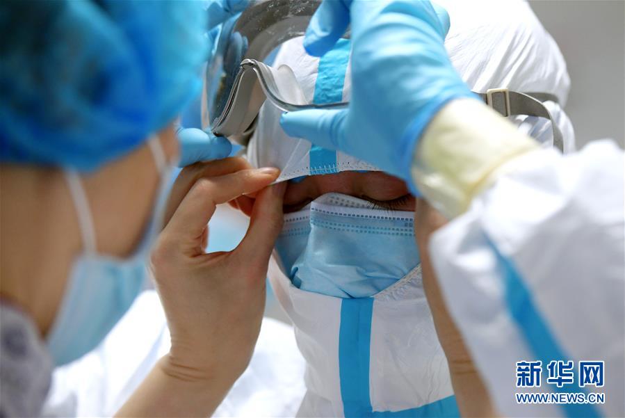 (新華全媒頭條·圖文互動(dòng))(10)“與國(guó)家同舟,與人民共濟(jì)”——新冠肺炎重癥救治同濟(jì)醫(yī)院戰(zhàn)“疫”直擊