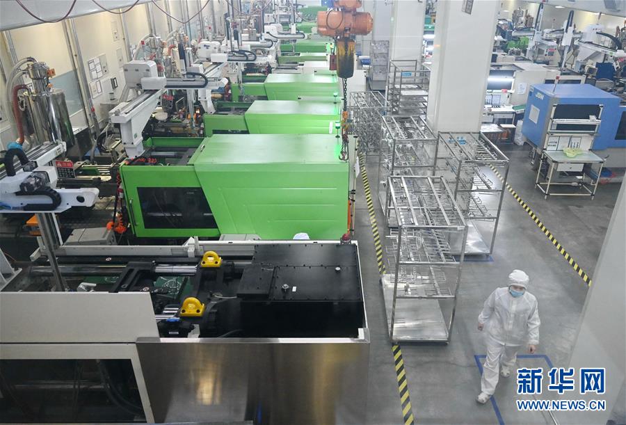 (來(lái)自經(jīng)濟(jì)前沿的故事·企業(yè)復(fù)工復(fù)產(chǎn)·圖文互動(dòng))(1)“危機(jī)中發(fā)現(xiàn)新商機(jī)”——中國(guó)科技制造企業(yè)復(fù)工復(fù)產(chǎn)觀察