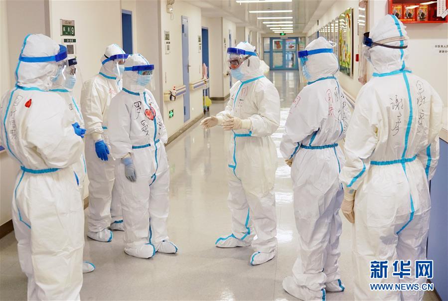 （新華全媒頭條&middot;圖文互動）（1）磨難壓不垮 奮起正當時&mdash;&mdash;習近平總書記在統籌推進新冠肺炎疫情防控和經濟社會發展工作部署會議上的重要講話振奮人心凝聚力量