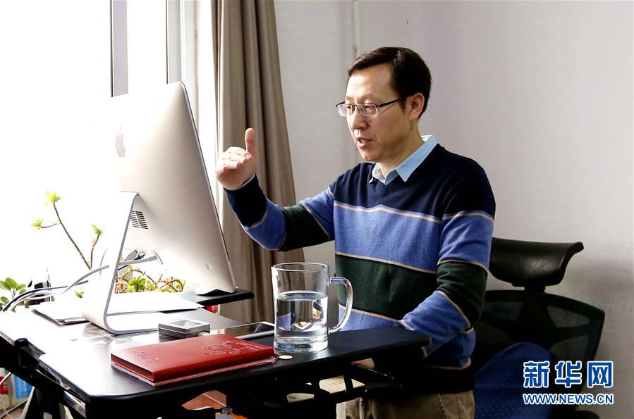 （聚焦疫情防控&middot;圖文互動）（2）&ldquo;相聚在&lsquo;云端&rsquo;，一個都不能少&rdquo; &mdash;&mdash;記疫情下的&ldquo;開學第一課&rdquo;