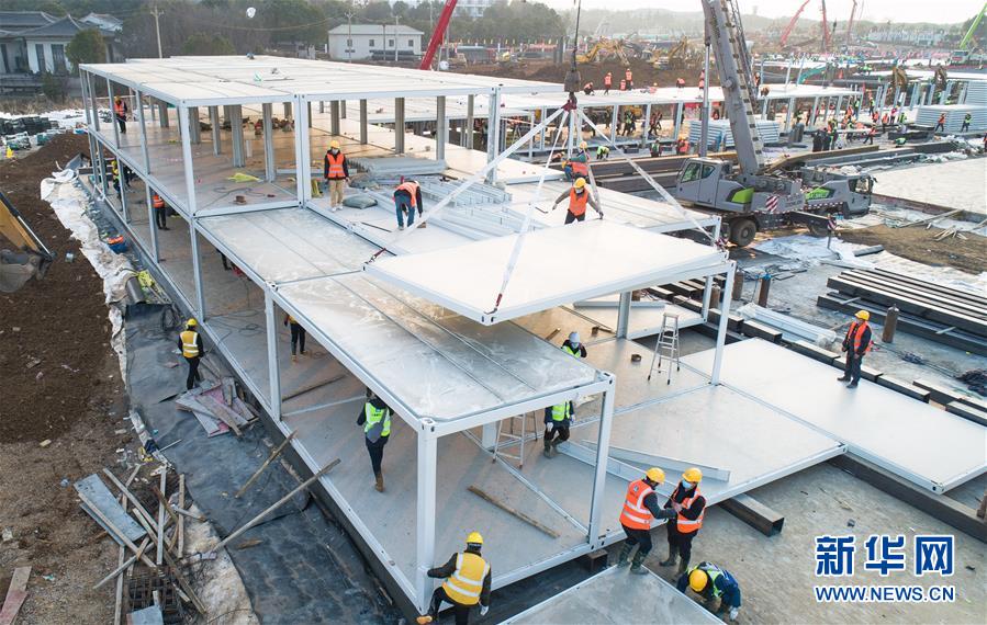 (新華全媒頭條·圖文互動)(11)滄海橫流 英雄本色——致敬抗疫一線的勇士們