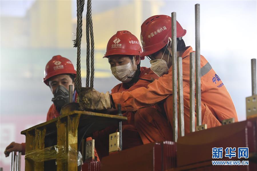 (抓好經濟發展 應對復雜局面·圖文互動)(2)把疫情造成的損失降到最小——廣西生產一線見聞