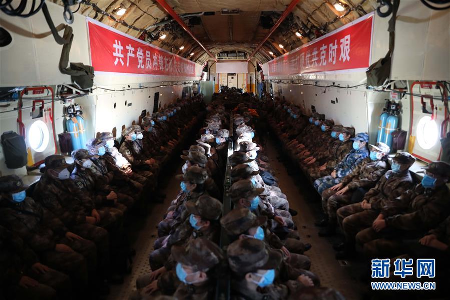 (一線抗疫群英譜·圖文互動)(5)起飛,在人民最需要的時刻——中部戰區空軍航空兵某團支援湖北抗“疫”空運記事