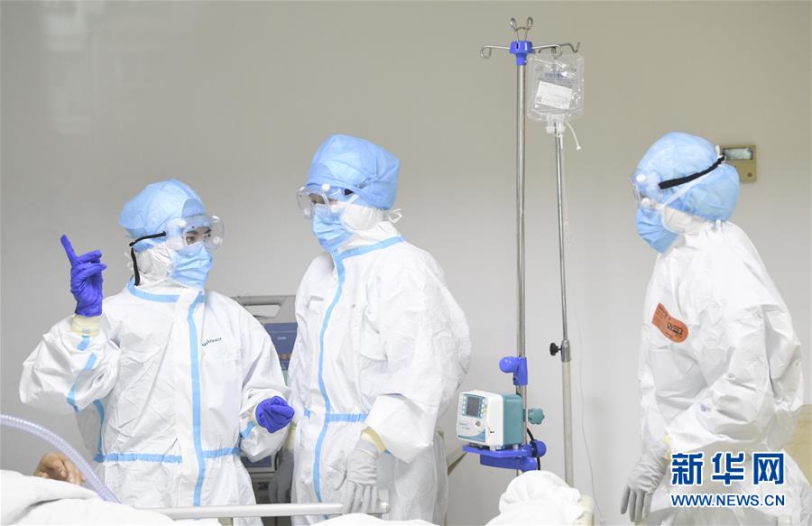 (一線抗疫群英譜·圖文互動(dòng))(2)“我已躬身入局,勢(shì)要共渡難關(guān)!”——戰(zhàn)“疫”一線醫(yī)生黃霞