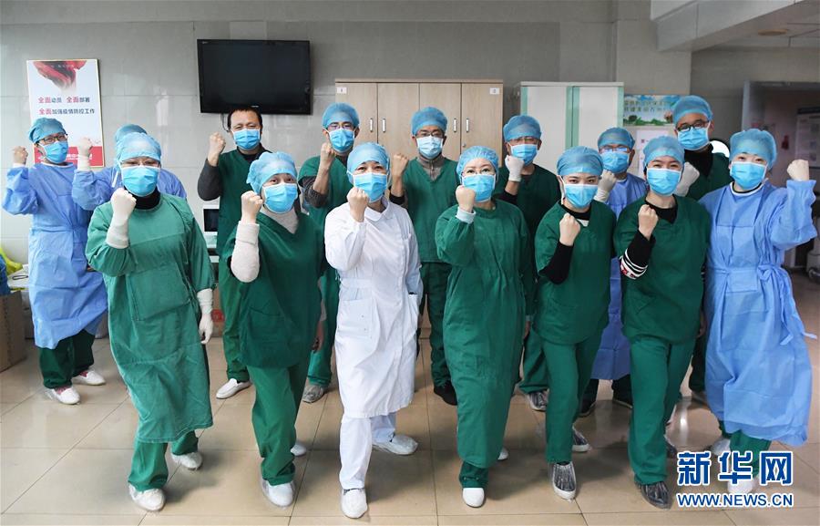 (一線抗疫群英譜·圖文互動(dòng))(18)“我已躬身入局,勢(shì)要共渡難關(guān)!”——戰(zhàn)“疫”一線醫(yī)生黃霞