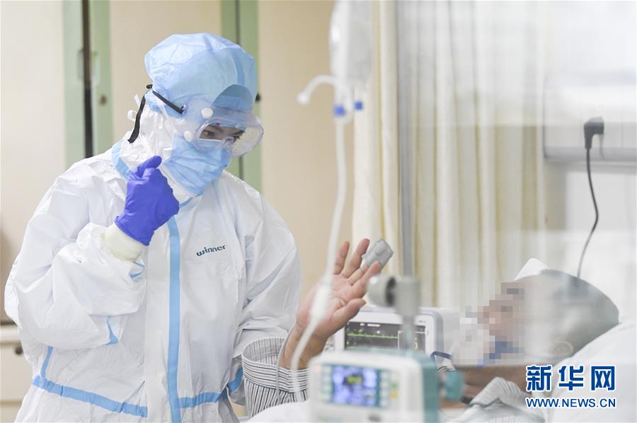 (一線抗疫群英譜·圖文互動(dòng))(9)“我已躬身入局,勢(shì)要共渡難關(guān)!”——戰(zhàn)“疫”一線醫(yī)生黃霞