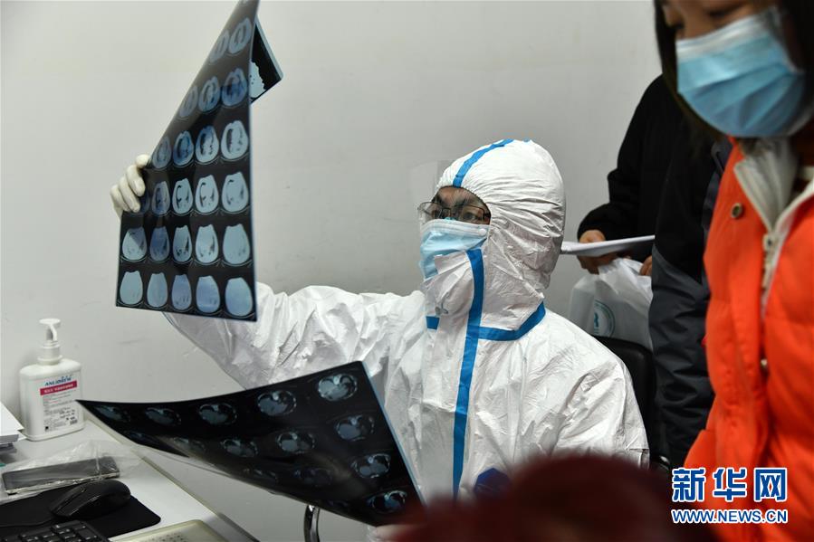 （在習近平新時代中國特色社會主義思想指引下&mdash;&mdash;新時代新作為新篇章&middot;習近平總書記關切事&middot;圖文互動）（3）高擎利劍驅疫魔&mdash;&mdash;科研攻關助力湖北戰(zhàn)&ldquo;疫&rdquo;記