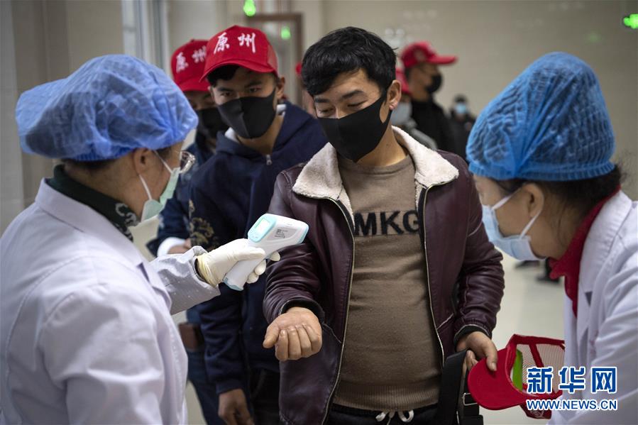 (在習近平新時代中國特色社會主義思想指引下——新時代新作為新篇章·習近平總書記關切事·圖文互動)(5)戰“疫”戰“貧”都要贏——脫貧攻堅一線打響兩場硬仗