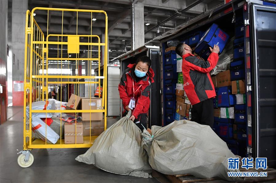 (新華全媒頭條·圖文互動)(11)暢通復工復產“生命線”——全國恢復正常交通運輸秩序