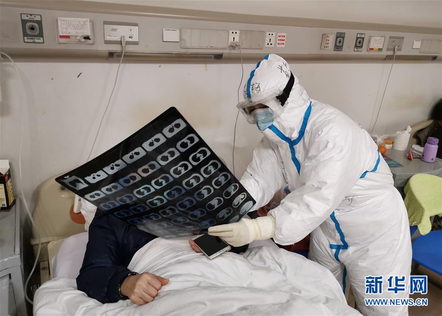 (一線抗疫群英譜·圖文互動)(2)敬患如親 暗香如梅——記火神山醫院醫生敬梅