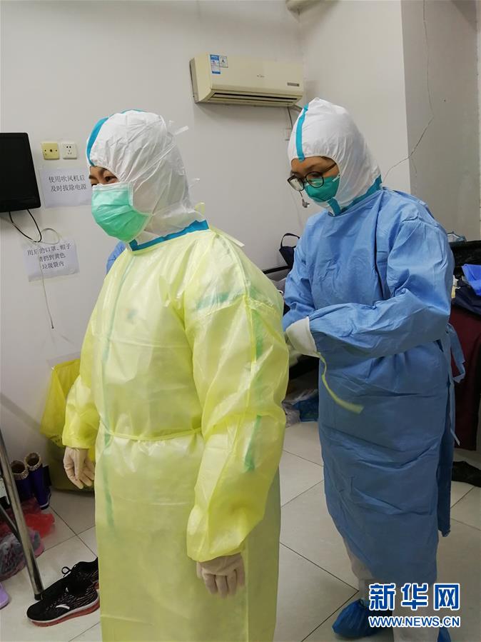 (一線抗疫群英譜·圖文互動)(1)在武漢,我為白衣戰(zhàn)士“鑄起鎧甲”——記天津市腫瘤醫(yī)院醫(yī)師路佳