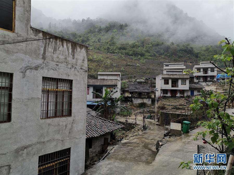 （決戰決勝脫貧攻堅&middot;圖文互動）（1）邊境線上起新居&mdash;&mdash;桂西極貧縣山村走訪見聞