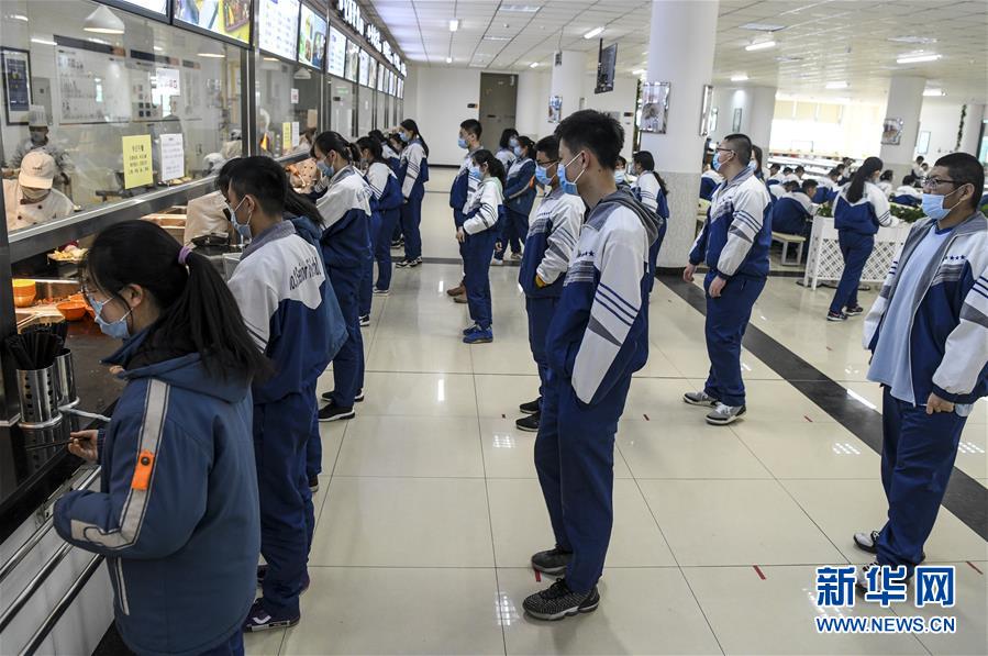 （圖文互動(dòng)）（7）&ldquo;早&rdquo;安同學(xué)，&ldquo;早&rdquo;安老師！&mdash;&mdash;新疆初高中畢業(yè)班復(fù)課一周回訪見(jiàn)聞