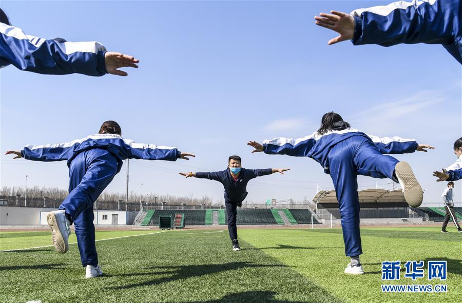 （圖文互動(dòng)）（8）&ldquo;早&rdquo;安同學(xué)，&ldquo;早&rdquo;安老師！&mdash;&mdash;新疆初高中畢業(yè)班復(fù)課一周回訪見(jiàn)聞