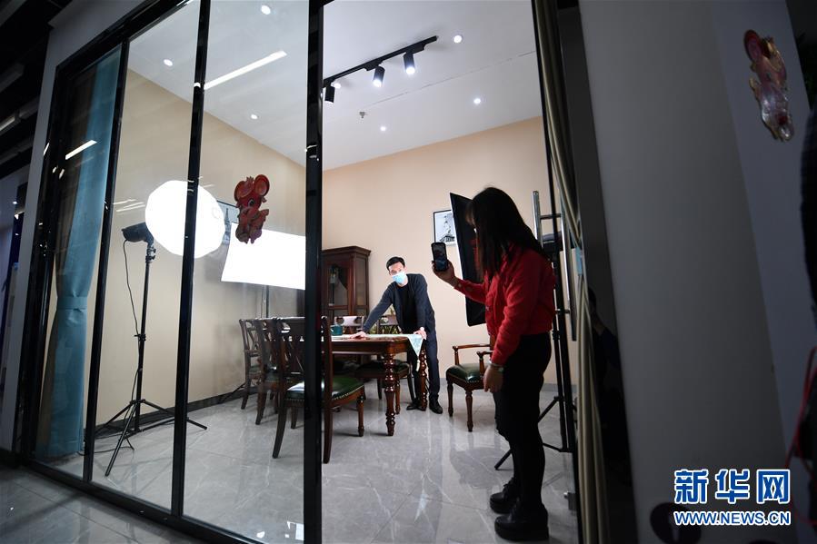 （聚焦復(fù)工復(fù)產(chǎn)&middot;圖文互動(dòng)）（7）記者手記：戰(zhàn)&ldquo;疫&rdquo;中增長，這些企業(yè)做對(duì)了什么？