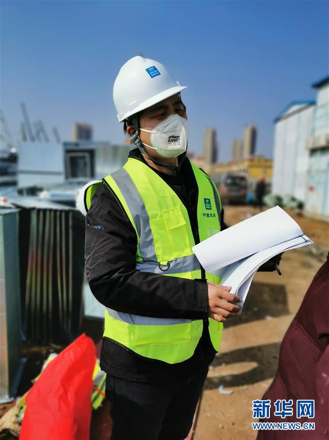 （一線抗疫群英譜&middot;圖文互動）（1）羅文浩：&ldquo;女兒，你的名字里有溫暖，有榮光！&rdquo;