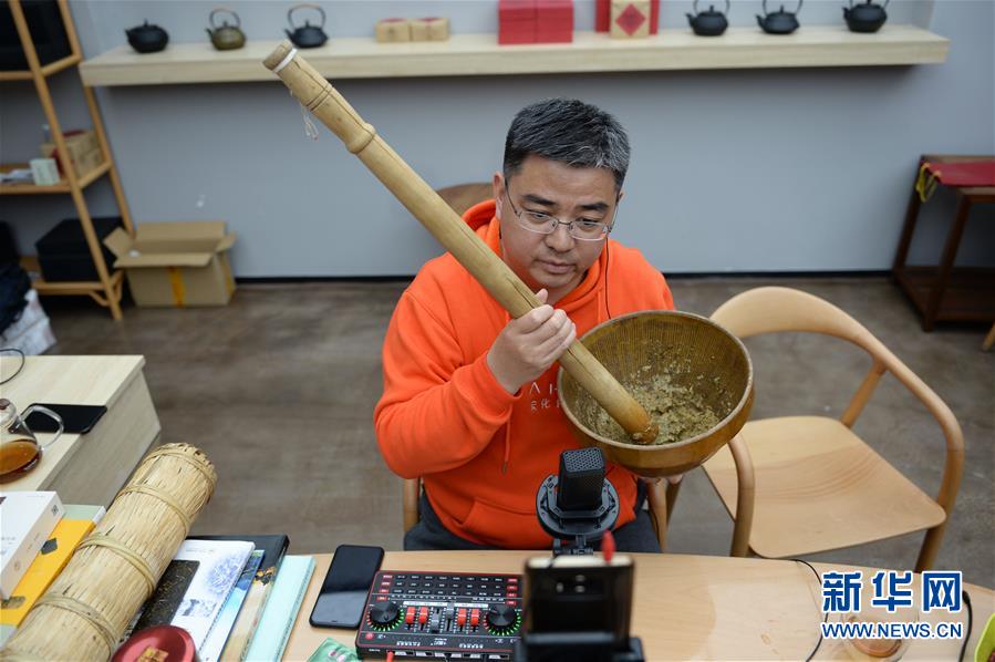 （中國經濟新觀察&middot;圖文互動）（2）&ldquo;云端&rdquo;上演新場景&mdash;&mdash;新型消費激活發展新動能