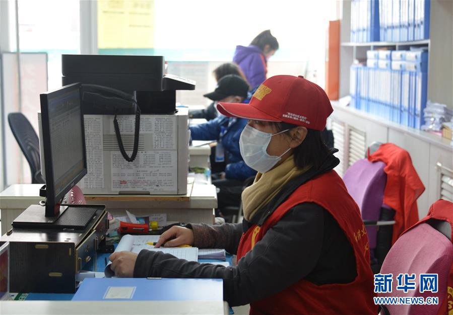 (一線抗疫群英譜·圖文互動)(2)社區(qū)書記李悅:兩個多月,沒和家人吃過一次團(tuán)圓飯