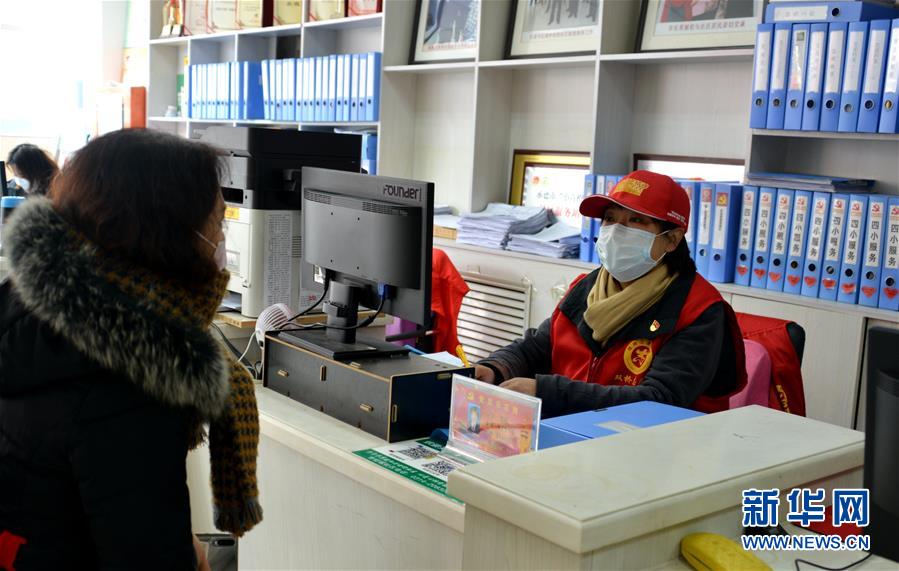 (一線抗疫群英譜·圖文互動)(3)社區(qū)書記李悅:兩個多月,沒和家人吃過一次團(tuán)圓飯