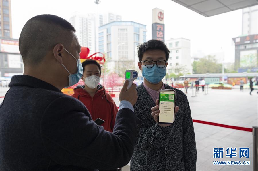 （在習近平新時代中國特色社會主義思想指引下&mdash;&mdash;新時代新作為新篇章&middot;習近平總書記關切事&middot;圖文互動）（6）讓城市更聰明　讓經(jīng)濟更智慧&mdash;&mdash;各地加快形成數(shù)字新動能促經(jīng)濟社會行穩(wěn)致遠