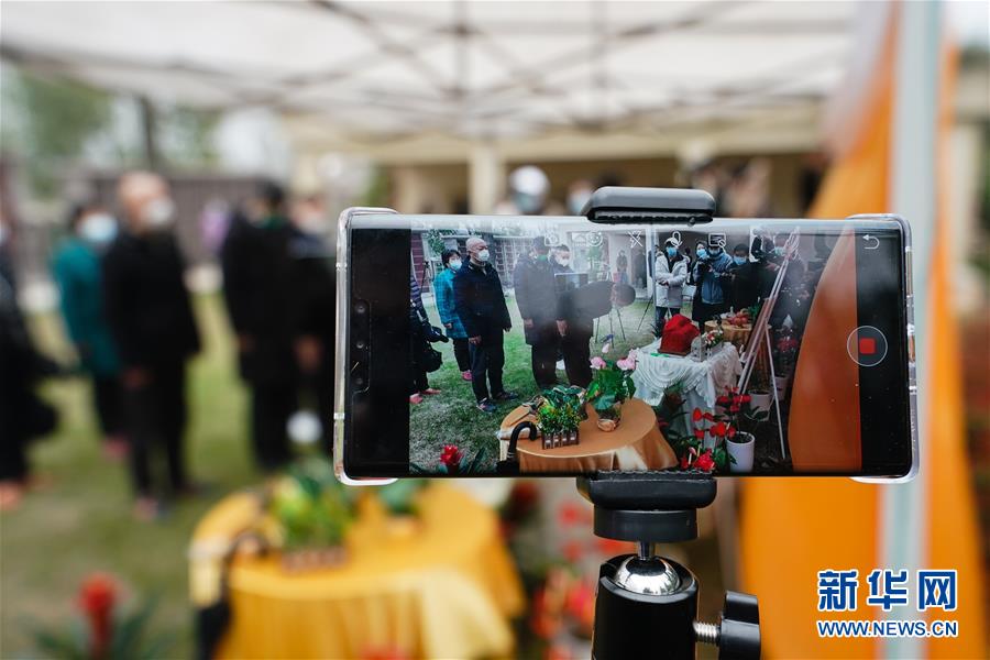 （在習近平新時代中國特色社會主義思想指引下&mdash;&mdash;新時代新作為新篇章&middot;習近平總書記關切事&middot;圖文互動）（10）讓城市更聰明　讓經(jīng)濟更智慧&mdash;&mdash;各地加快形成數(shù)字新動能促經(jīng)濟社會行穩(wěn)致遠