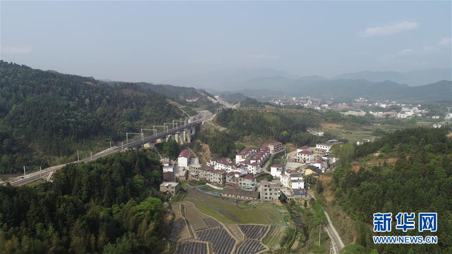 （決戰決勝脫貧攻堅&middot;圖文互動）（3）扶貧路上三人行