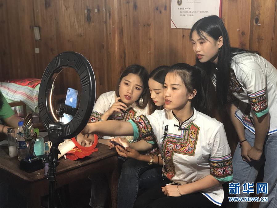 (決戰(zhàn)決勝脫貧攻堅(jiān)·圖文互動(dòng))(5)田野“變奏”讓薄土“生金”——貴州農(nóng)村產(chǎn)業(yè)革命助推脫貧攻堅(jiān)見聞