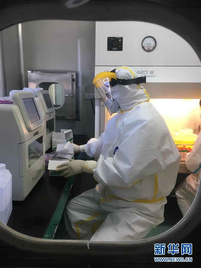 （一線抗疫群英譜&middot;圖文互動）（2）山西檢測員伉儷：疫情不退，決不放松