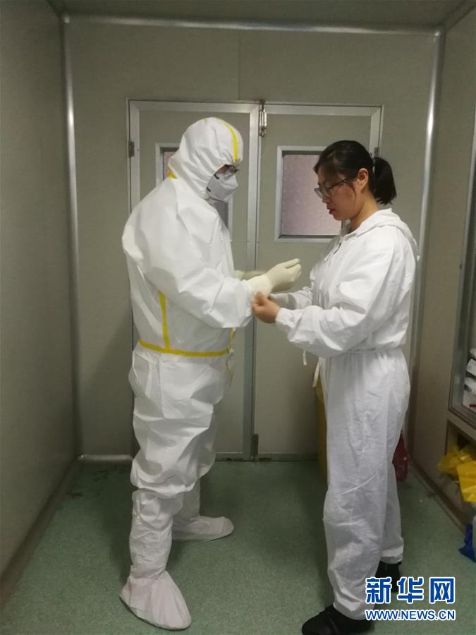 （一線抗疫群英譜&middot;圖文互動）（4）山西檢測員伉儷：疫情不退，決不放松