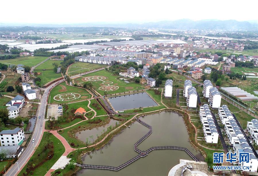 （新華全媒頭條&middot;圖文互動(dòng)）（11）歷史坐標(biāo)見(jiàn)證初心使命&mdash;&mdash;寫(xiě)在江西革命老區(qū)貧困縣全部摘帽之際