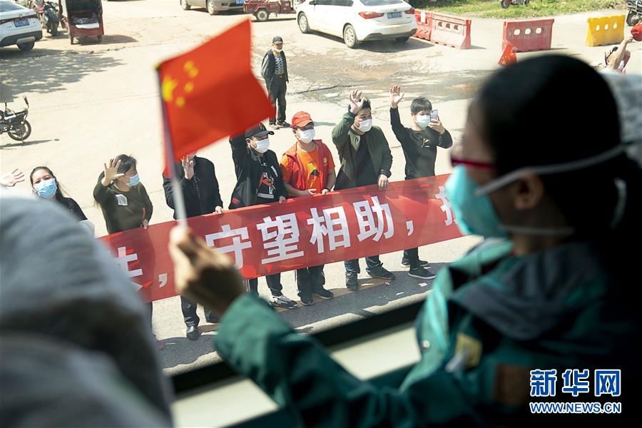 （聚焦疫情防控&middot;圖文互動）（1）分秒必爭！一切為了治病救人&mdash;&mdash;中國抗疫生命至上的生動實踐