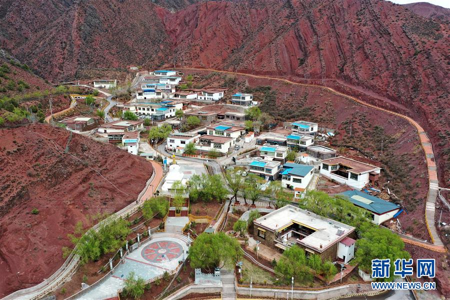 （圖文互動(dòng)）（1）康巴漢子巧手&ldquo;畫&rdquo;出致富路