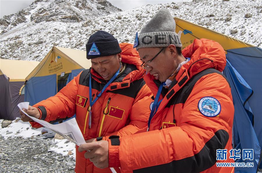 (圖文互動)(2)世界之巔“測”忠誠——2020珠峰高程測量作業(yè)一瞥