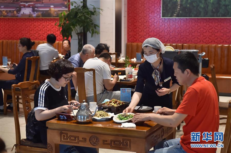 (圖文互動)(3)北京節日市場復工忙、人氣旺