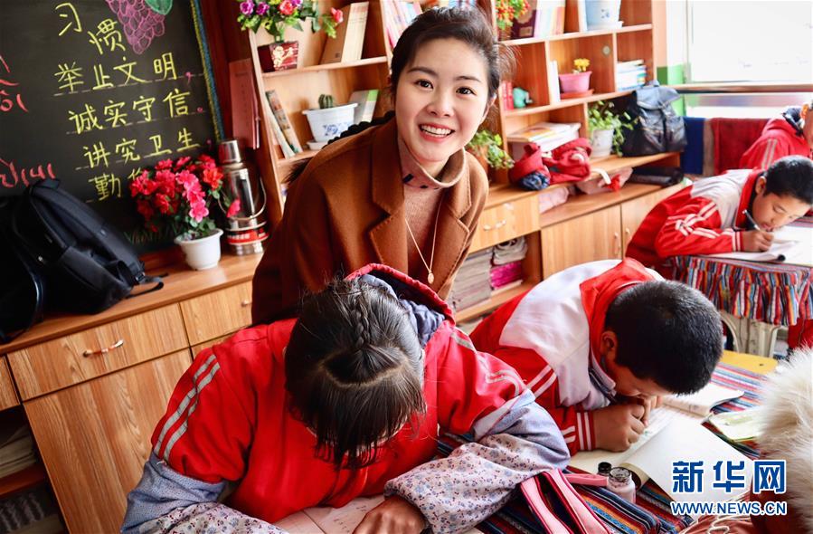 (在習(xí)近平新時代中國特色社會主義思想指引下——新時代新作為新篇章·習(xí)近平總書記關(guān)切事·圖文互動)(4)青春的顏色是什么?