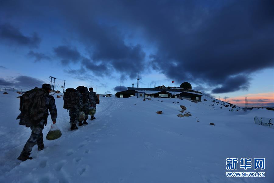 （圖文互動）（5）特寫：山再高，也要把給養送上去！