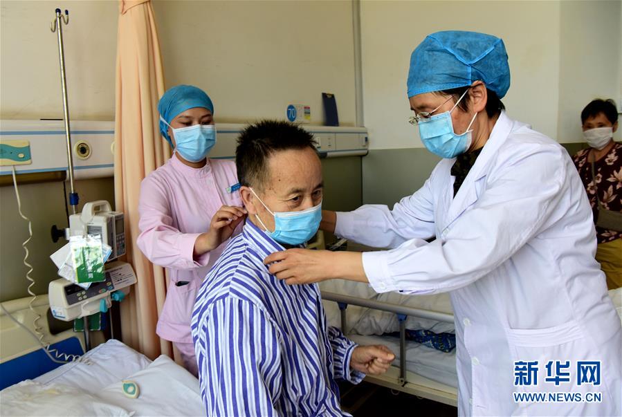 （圖文互動(dòng)）（2）會(huì)說話的戰(zhàn)&ldquo;疫&rdquo;包&mdash;&mdash;縣醫(yī)院女院長(zhǎng)白金娥抗疫故事