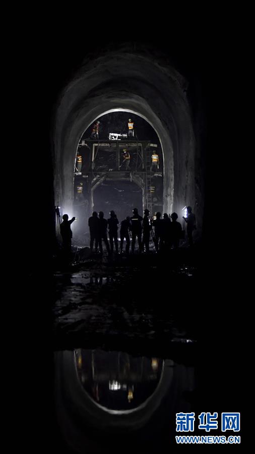 （在習(xí)近平新時(shí)代中國特色社會主義思想指引下&mdash;&mdash;新時(shí)代新作為新篇章&middot;習(xí)近平總書記關(guān)切事&middot;圖文互動(dòng)）（7）新機(jī)遇、新引擎&mdash;&mdash;重大工程重大項(xiàng)目建設(shè)新動(dòng)向觀察