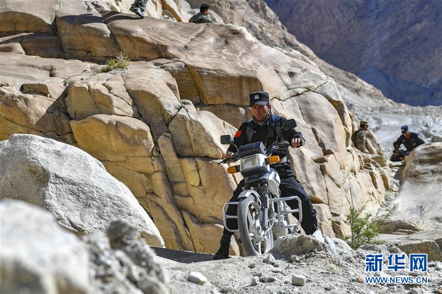 (新華全媒頭條·圖文互動)(12)飛吧,“帕米爾雄鷹”!