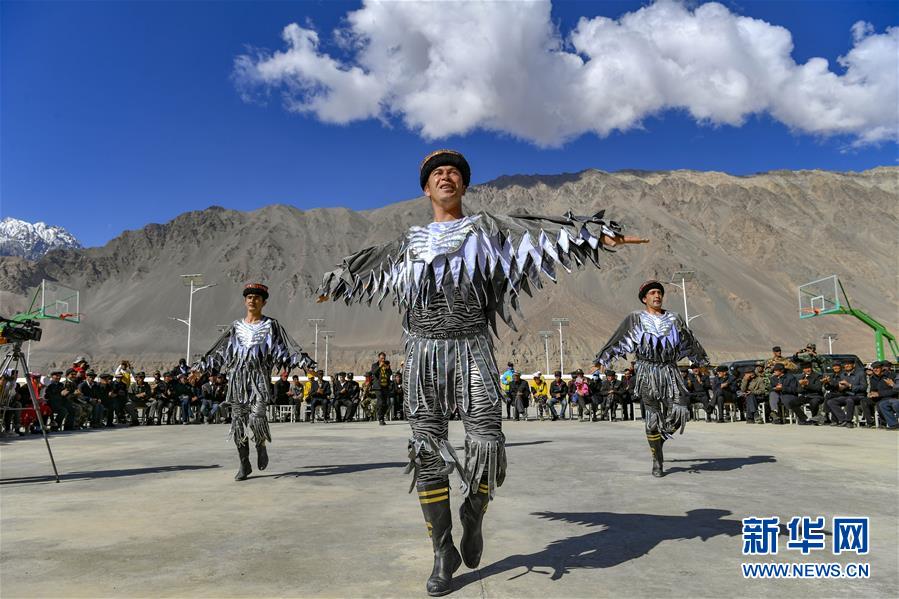 (新華全媒頭條·圖文互動)(13)飛吧,“帕米爾雄鷹”!