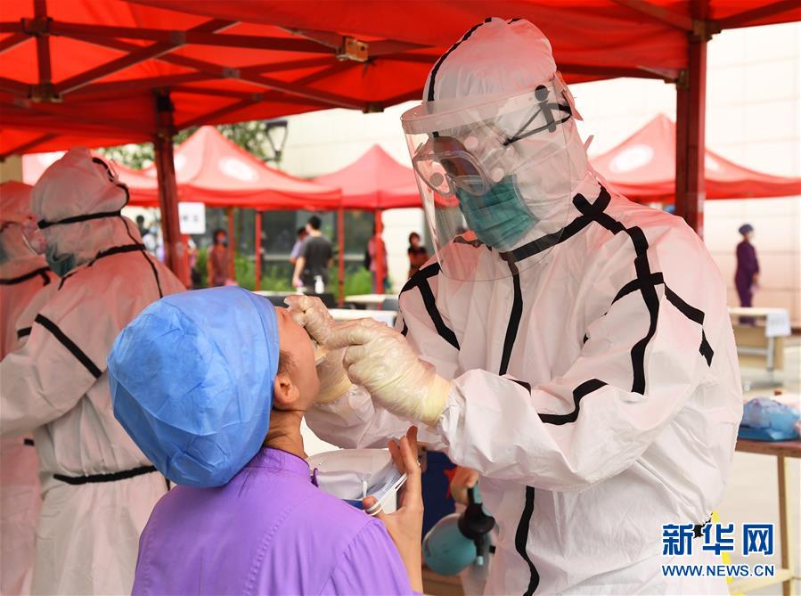 (聚焦疫情防控)(2)北京:加強(qiáng)核酸檢測(cè)采樣點(diǎn)管理