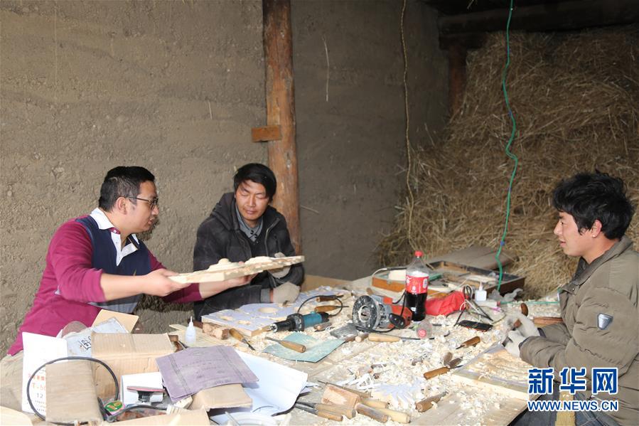 (決戰決勝脫貧攻堅·圖文互動)香巴拉深處有個“留村碩士”