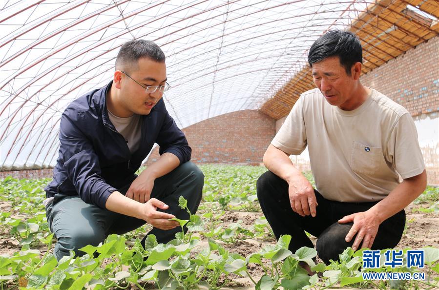 (決戰(zhàn)決勝脫貧攻堅(jiān)·圖文互動(dòng))(1)跨越800公里去駐村的“小林書記”