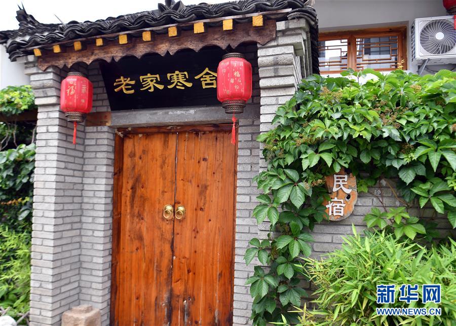 (新華全媒頭條·走向我們的小康生活·圖文互動)(6)大山深處有“新家”——大別山村繪出現(xiàn)代版“富春山居圖”