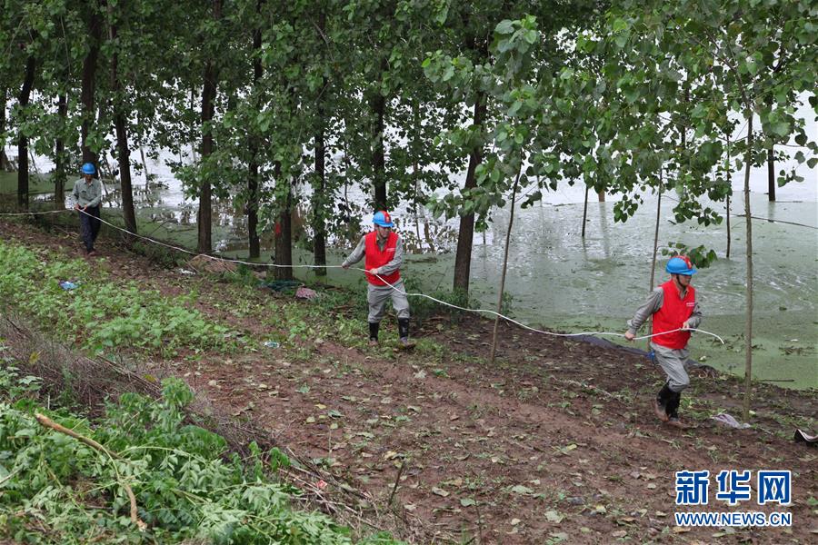 (圖文互動)(2)搶險!群眾的安全高于一切——湖北統籌部署緊急應對洪澇災害