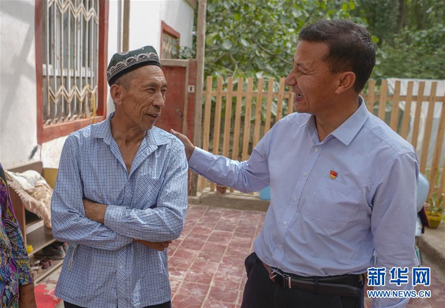 (決戰決勝脫貧攻堅·圖文互動)(5)“掃”出脫貧路:南疆深貧村巧變“創業村”