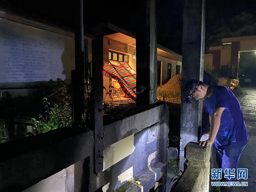 (防汛抗洪·圖文互動)(2)目擊洞庭抗洪“風向標”挺過第一波攻擊