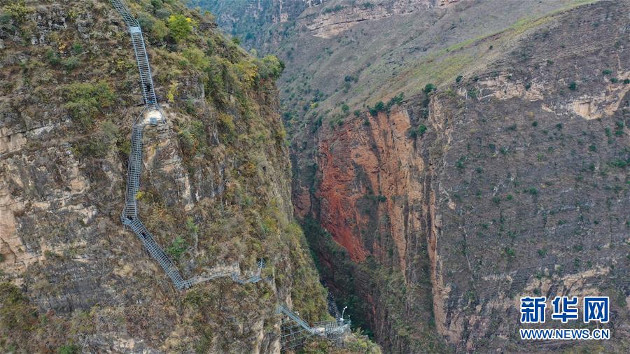 (新華全媒頭條·走向我們的小康生活·圖文互動)(2)奮斗繪就“新天府”——川蜀大地干群“戰貧”軌跡掃描