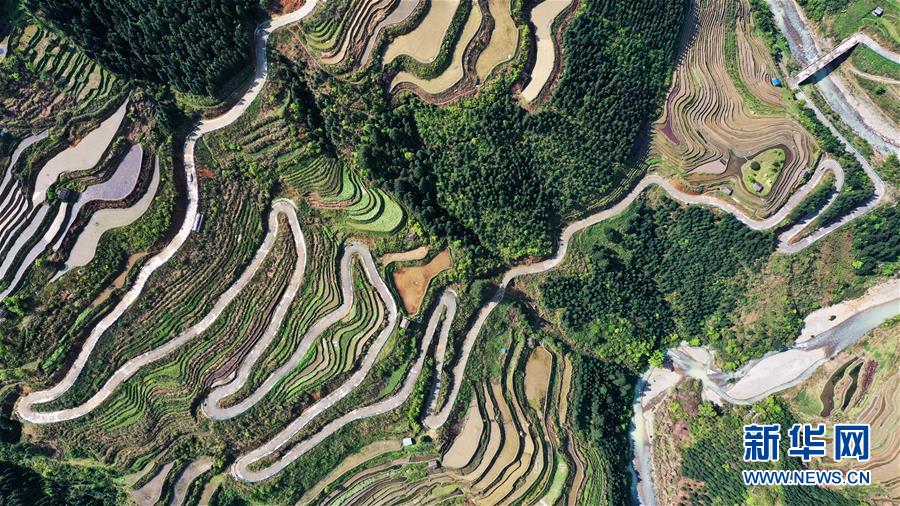 (新華全媒頭條·走向我們的小康生活·圖文互動)(2)三幅“圖鑒”說變遷——貴州“穿越時空”的脫貧印記