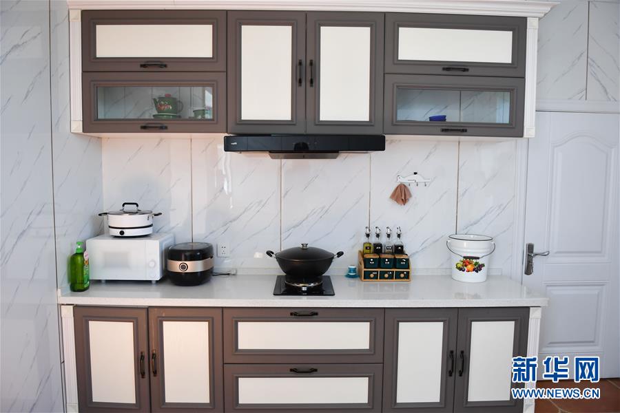 (走向我們的小康生活·圖文互動)(7)草原有了網,手機能放羊——看呼倫貝爾大草原牧民生活變了樣